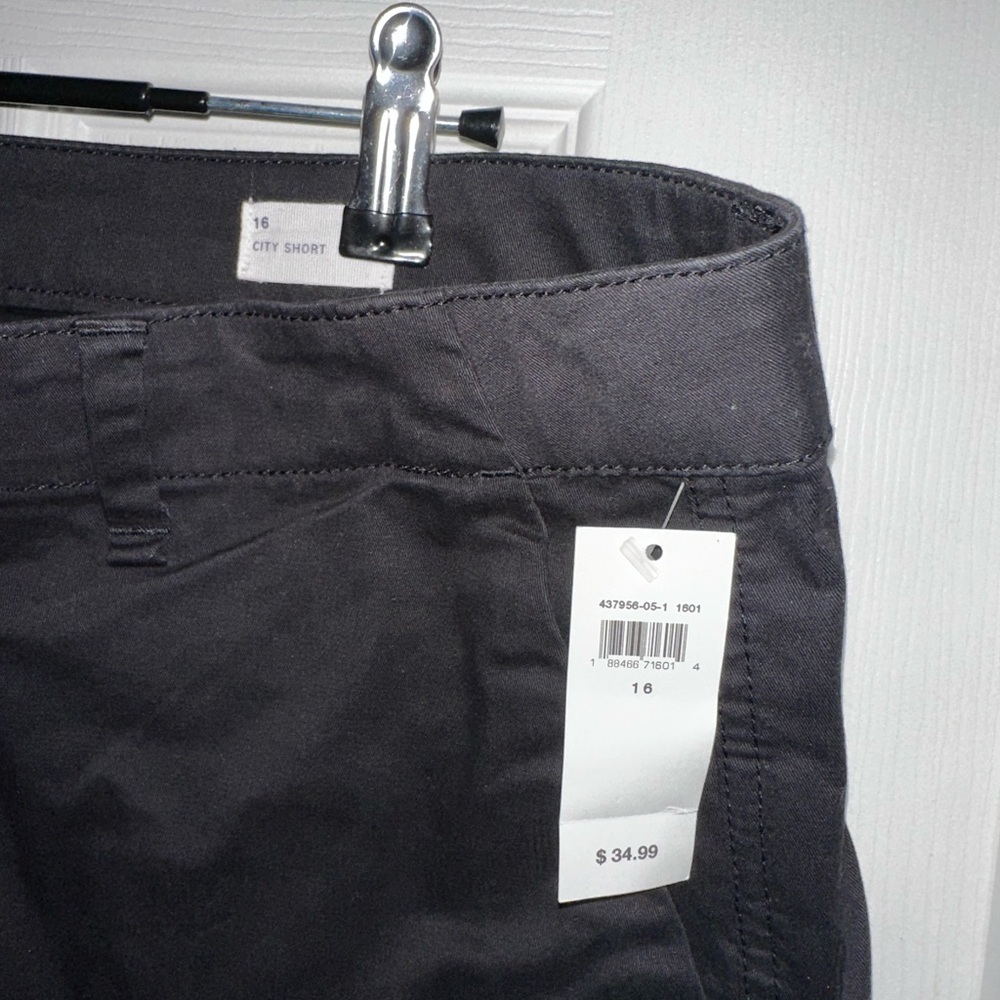 GAP black City Shorts - Picture 2 of 2